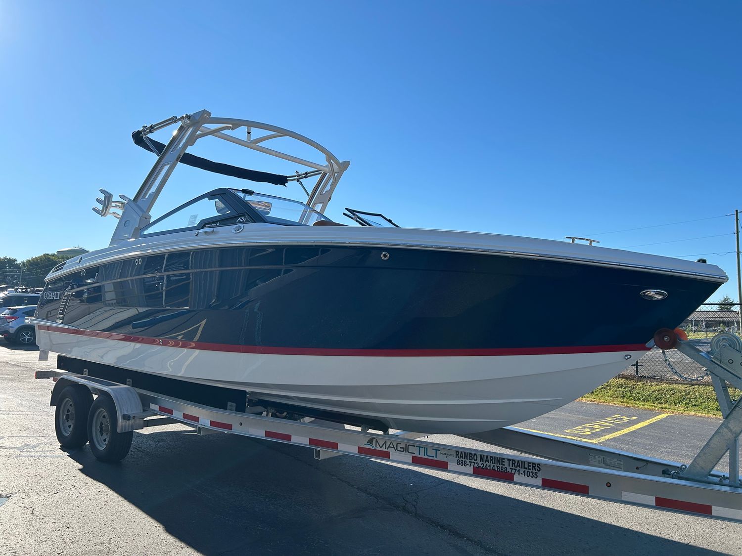 金魚鉢　r3 r8 New 2026 COBALT R8 SURF in Hazel Green, AL | Rambo Marine