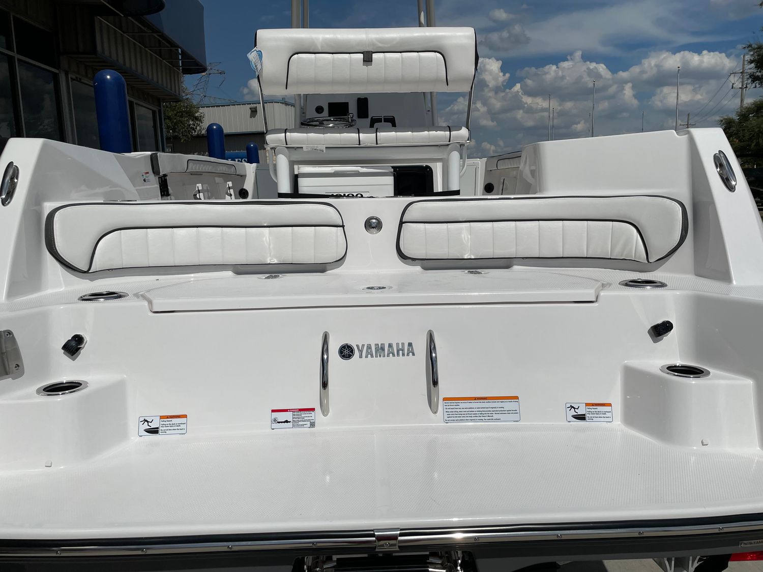 New 2025 YAMAHA 222 FSH SPORT | Phil Dill Boats